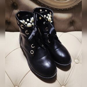 Elegant Black Pearl-Embellished Women's Boots Zipper Size 8